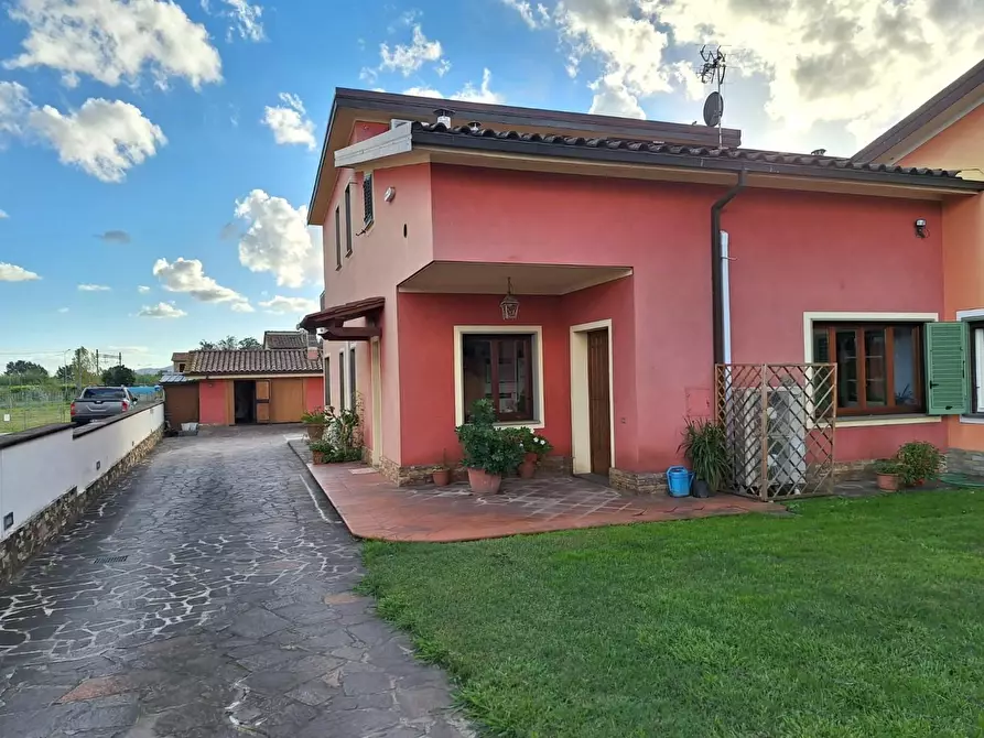 Immagine 2 di Casa bifamiliare in vendita  a Porcari