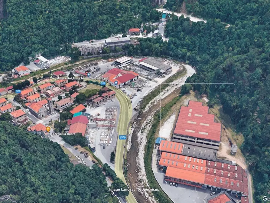 Immagine 3 di Capannone industriale in vendita  a Seravezza