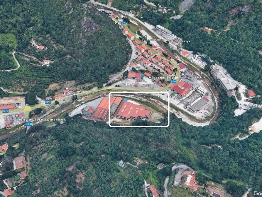 Immagine 2 di Capannone industriale in vendita  a Seravezza