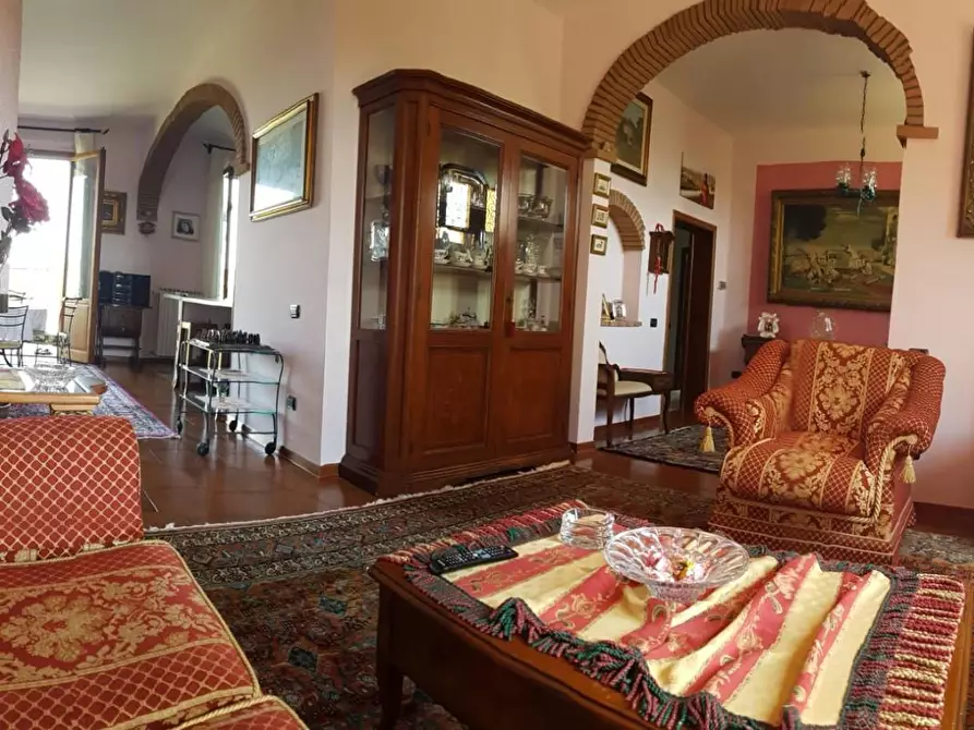 Immagine 2 di Villa in vendita  a Montespertoli