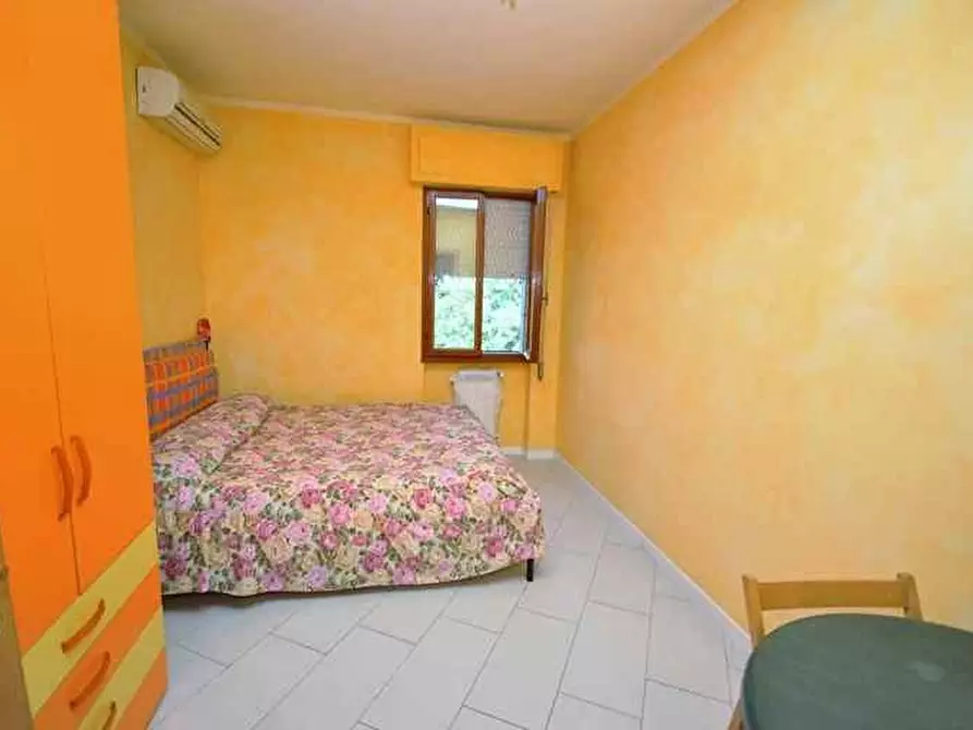 Immagine 6 di Appartamento in vendita  a Montignoso