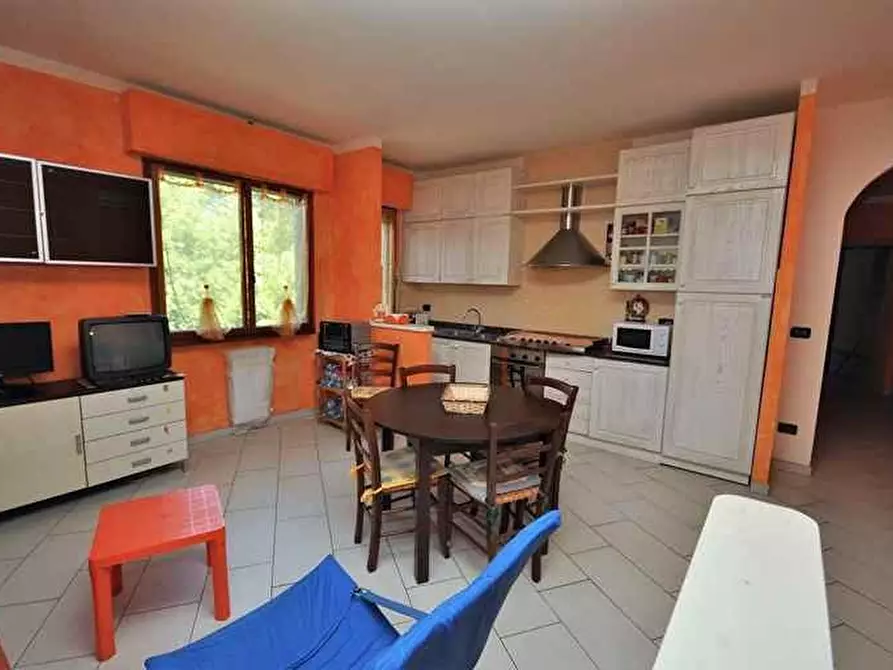 Immagine 5 di Appartamento in vendita  a Montignoso