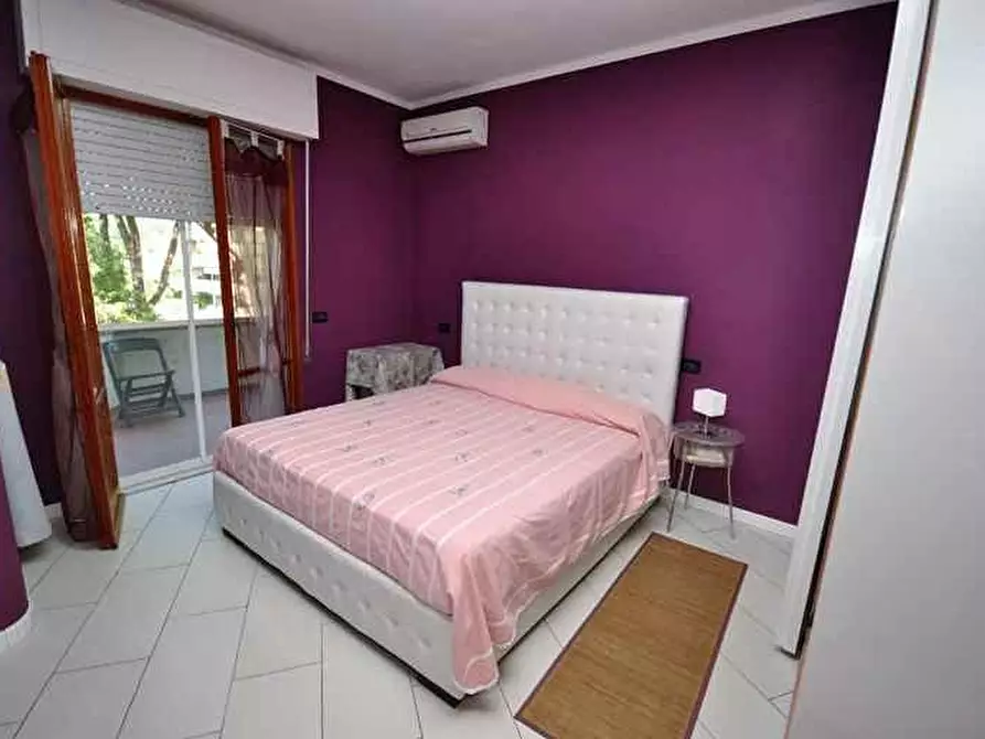 Immagine 8 di Appartamento in vendita  a Montignoso