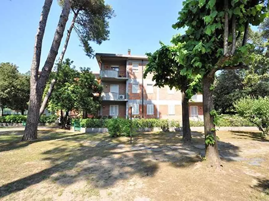 Immagine 2 di Appartamento in vendita  a Montignoso