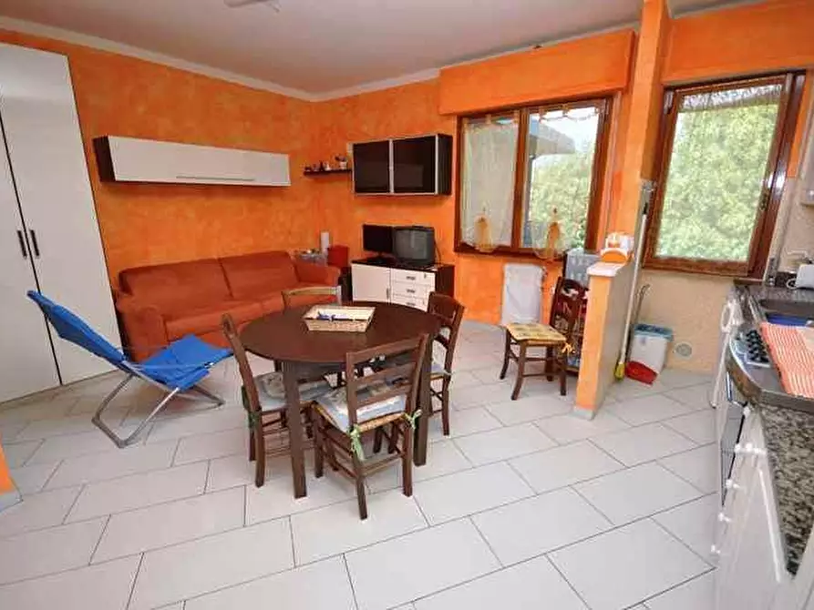 Immagine 4 di Appartamento in vendita  a Montignoso