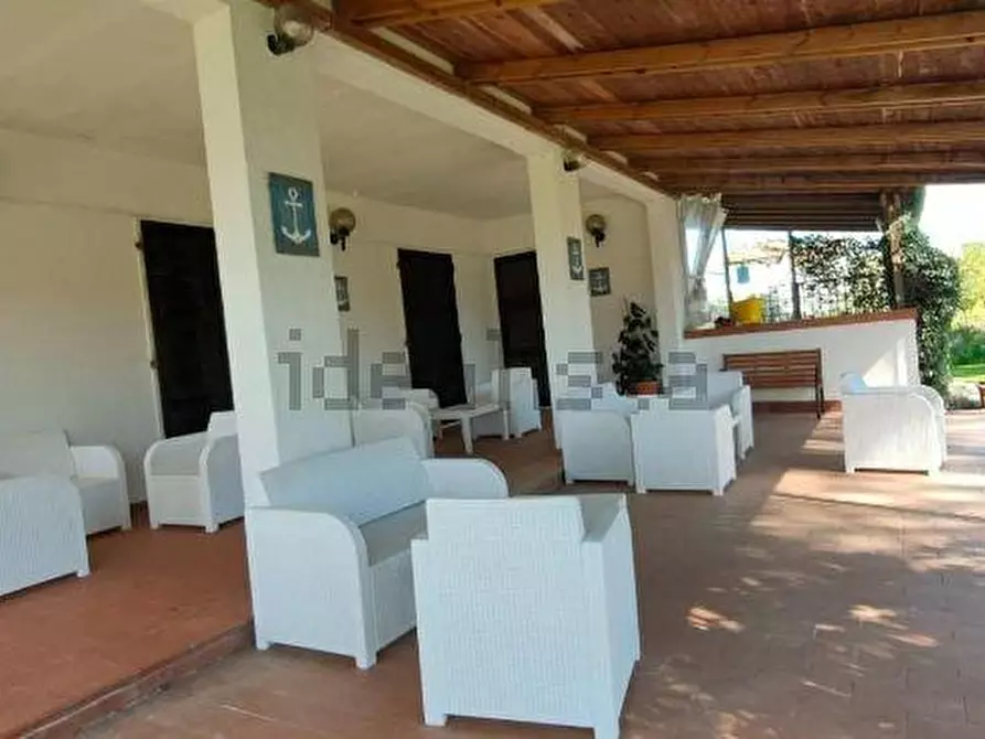 Immagine 4 di Villa in vendita  a Carrara