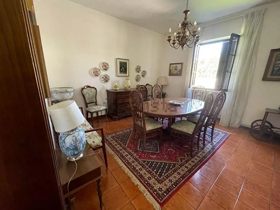 Immagine 9 di Villa in vendita  a Carrara