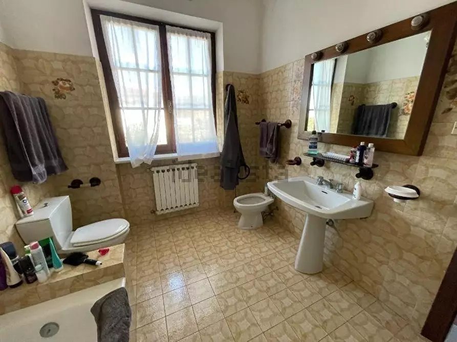 Immagine 23 di Villa in vendita  a Carrara