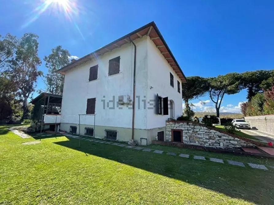 Immagine 26 di Villa in vendita  a Carrara