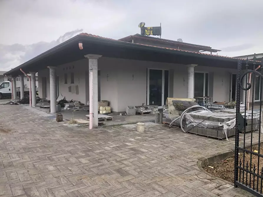 Immagine 9 di Locale commerciale in vendita  a Castelfranco Di Sotto