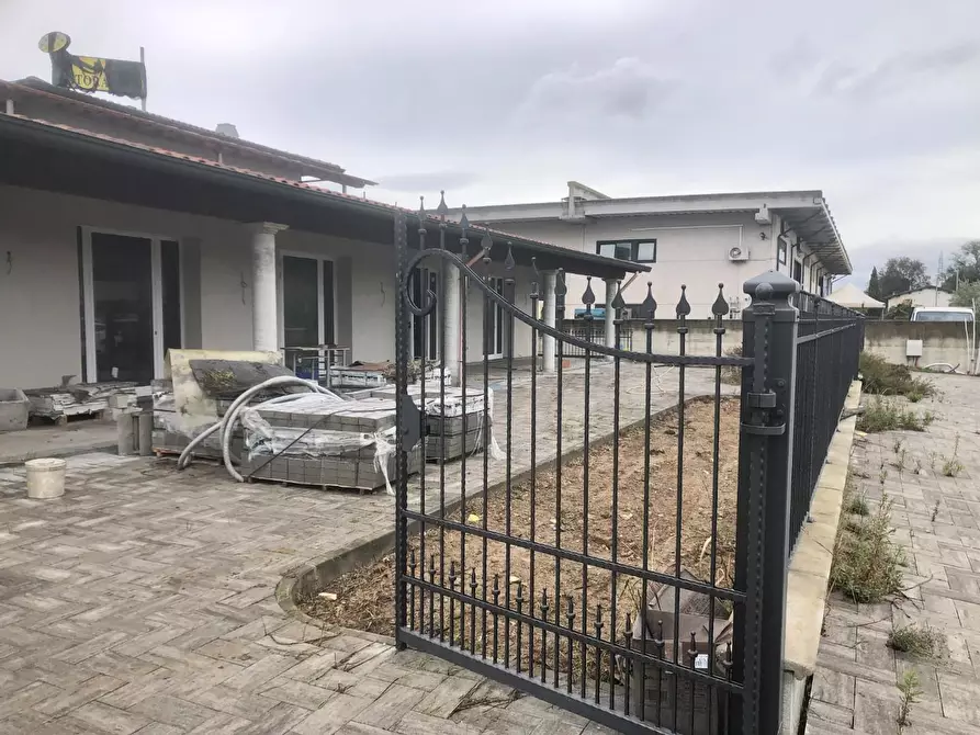 Immagine 8 di Locale commerciale in vendita  a Castelfranco Di Sotto