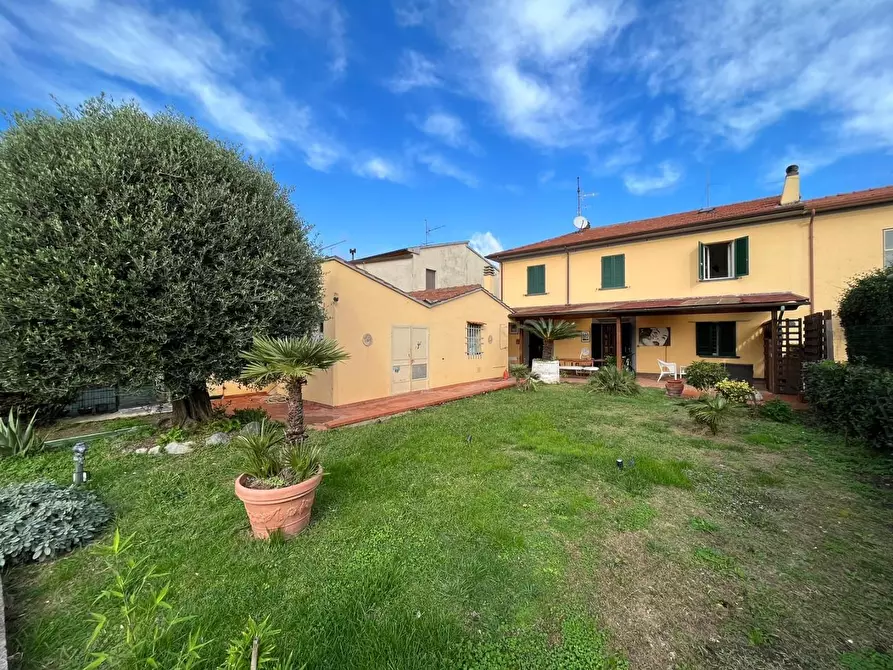 Immagine 1 di Casa semindipendente in vendita  a San Giuliano Terme