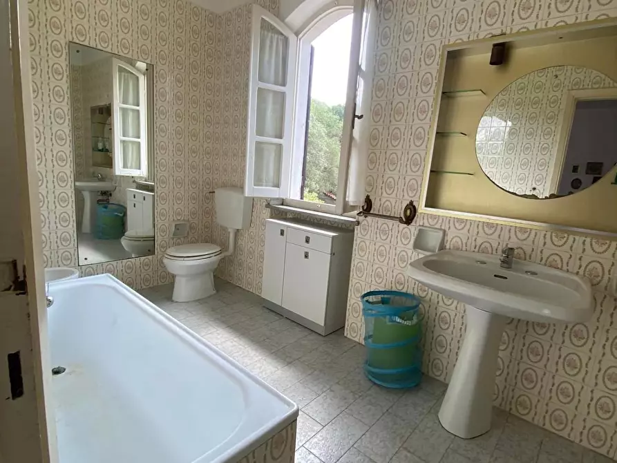 Immagine 25 di Villa in vendita  a Carrara