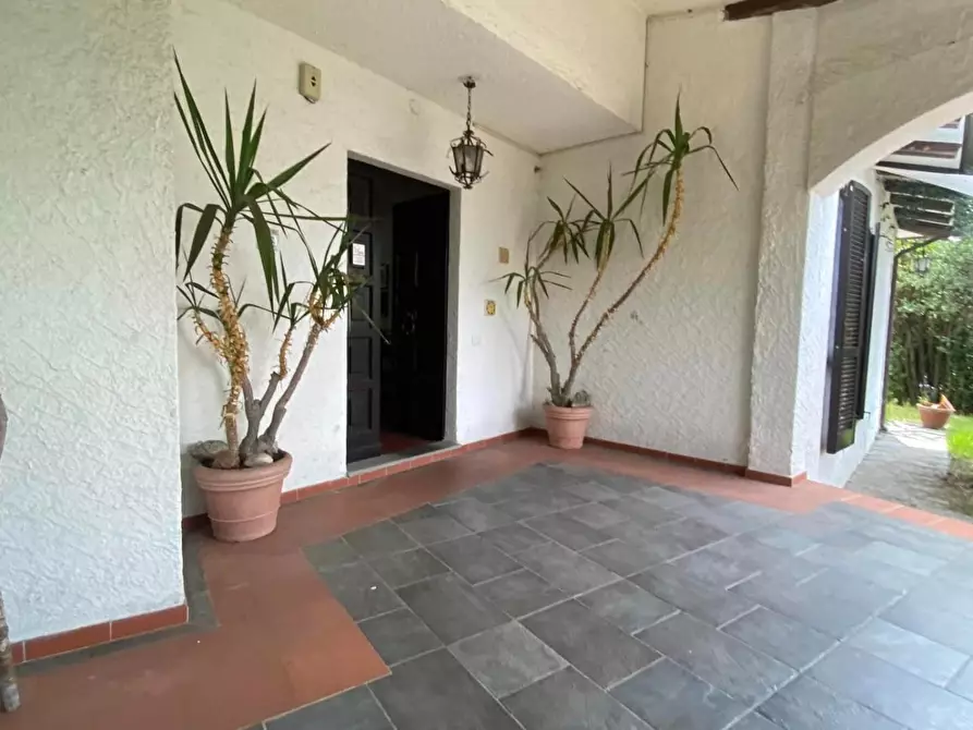 Immagine 11 di Villa in vendita  a Carrara