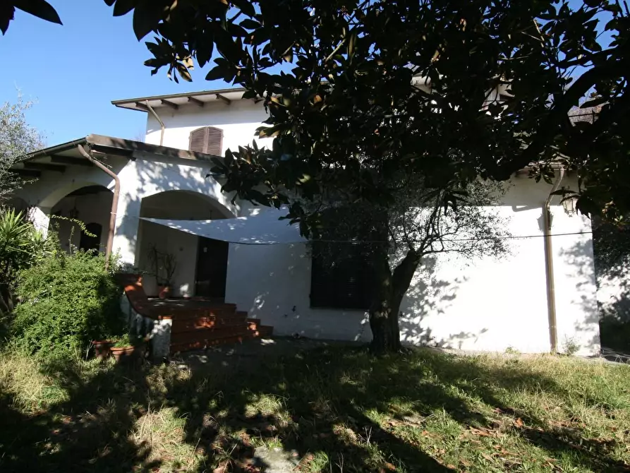 Immagine 36 di Villa in vendita  a Carrara