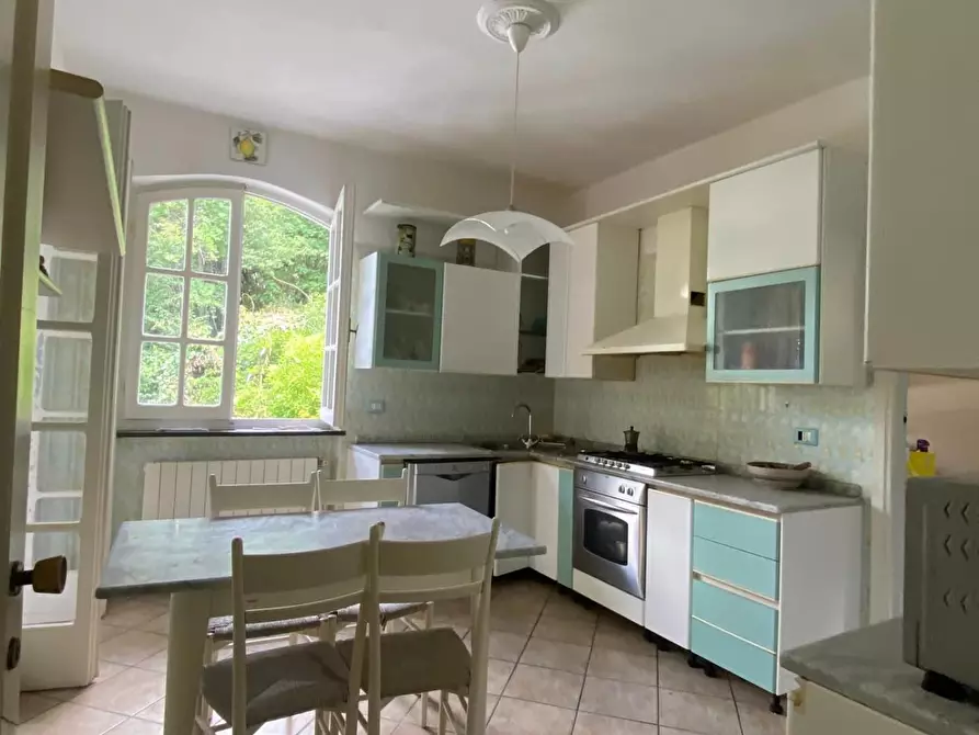 Immagine 13 di Villa in vendita  a Carrara