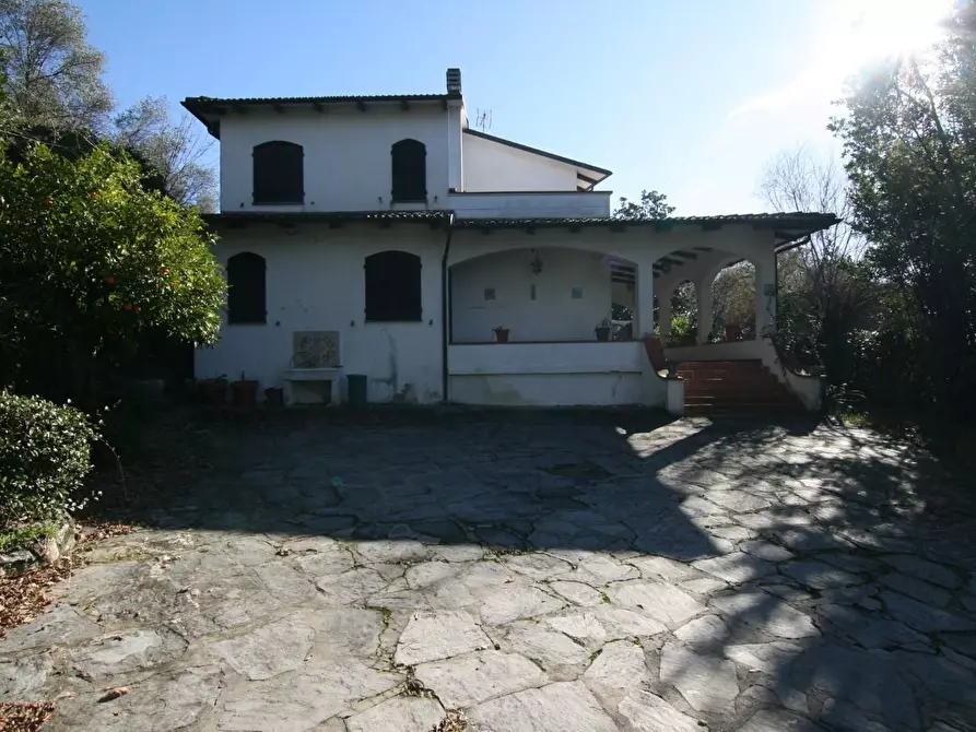 Immagine 35 di Villa in vendita  a Carrara