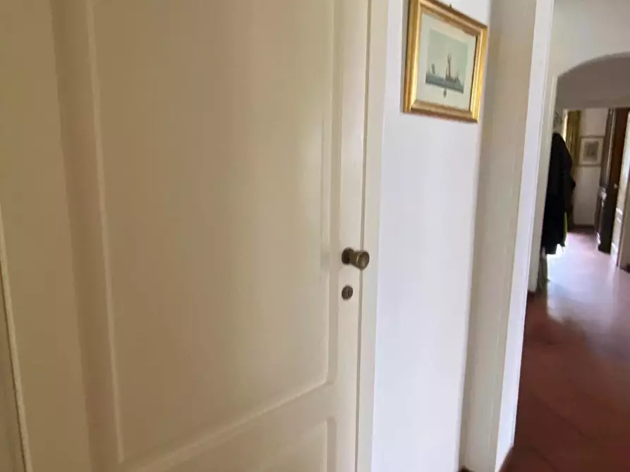 Immagine 22 di Villa in vendita  a Carrara