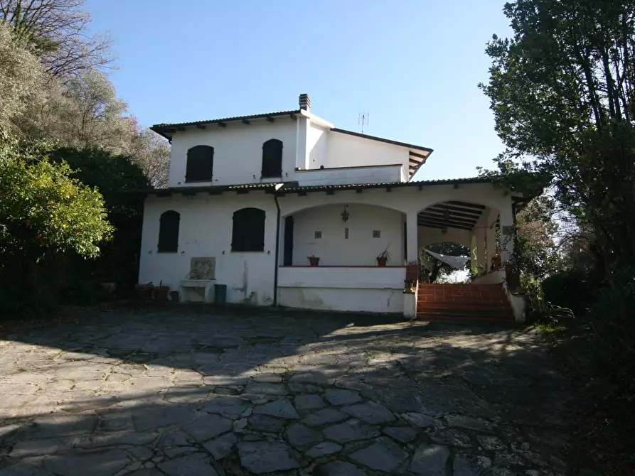 Immagine 34 di Villa in vendita  a Carrara