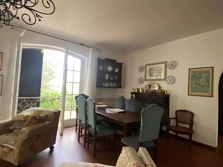 Immagine 16 di Villa in vendita  a Carrara