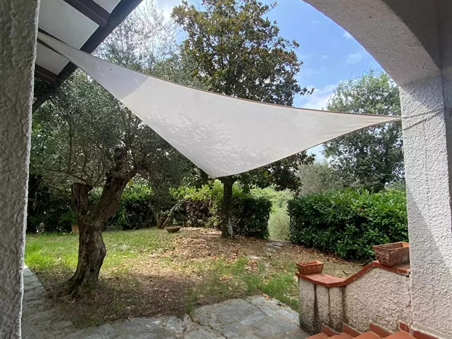 Immagine 10 di Villa in vendita  a Carrara