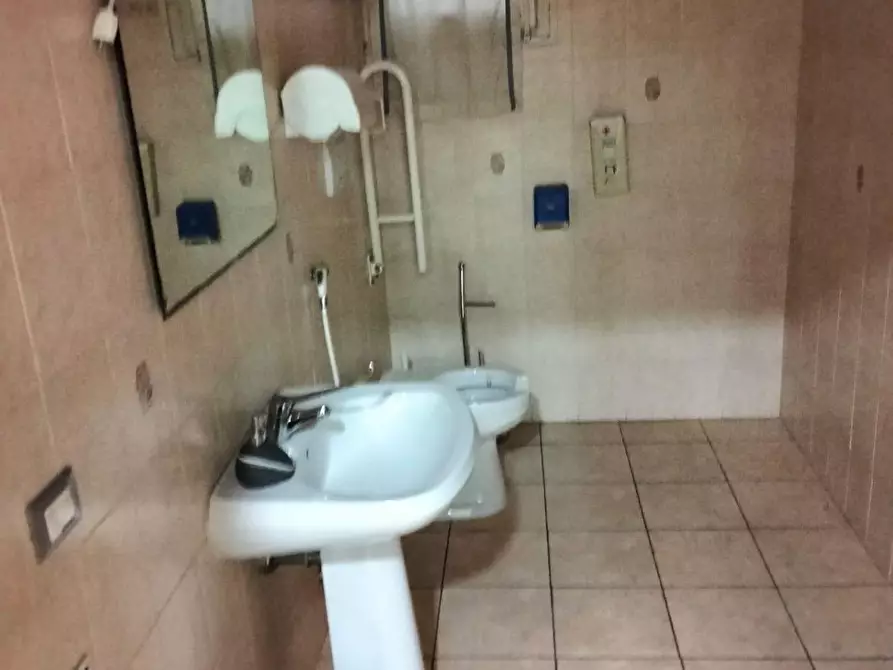 Immagine 9 di Appartamento in vendita  a Livorno