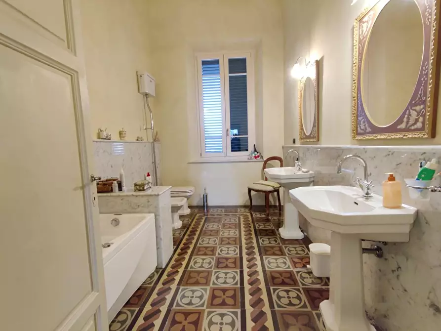 Immagine 9 di Villa in vendita  a San Giuliano Terme