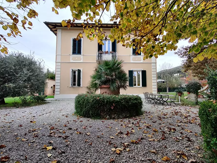Immagine 3 di Villa in vendita  a San Giuliano Terme