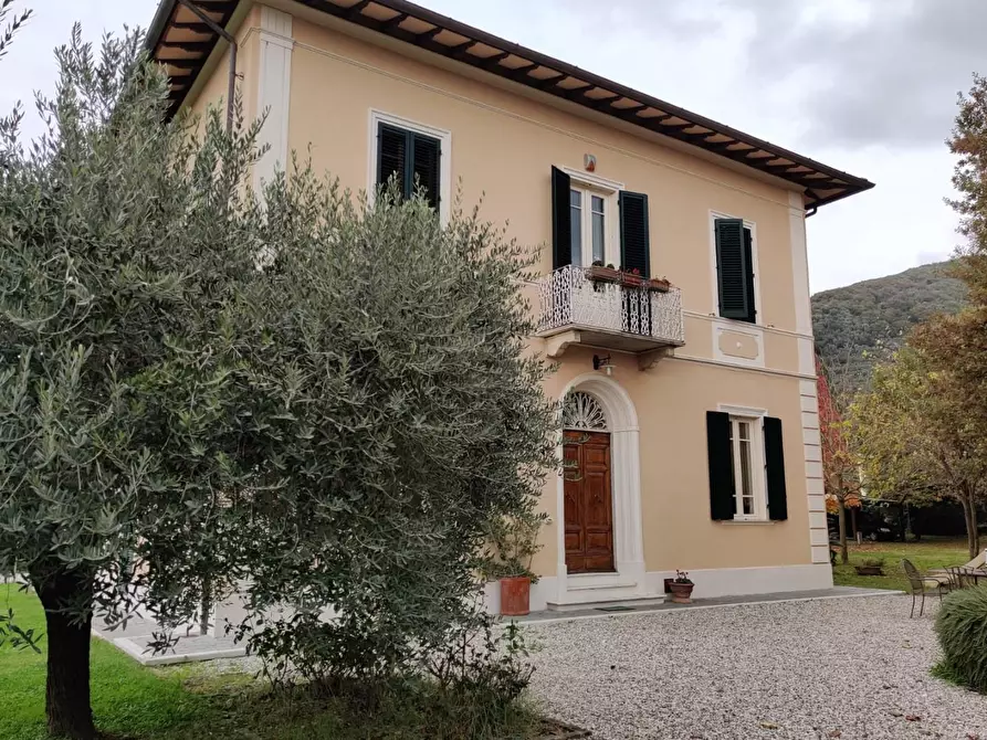 Immagine 2 di Villa in vendita  a San Giuliano Terme