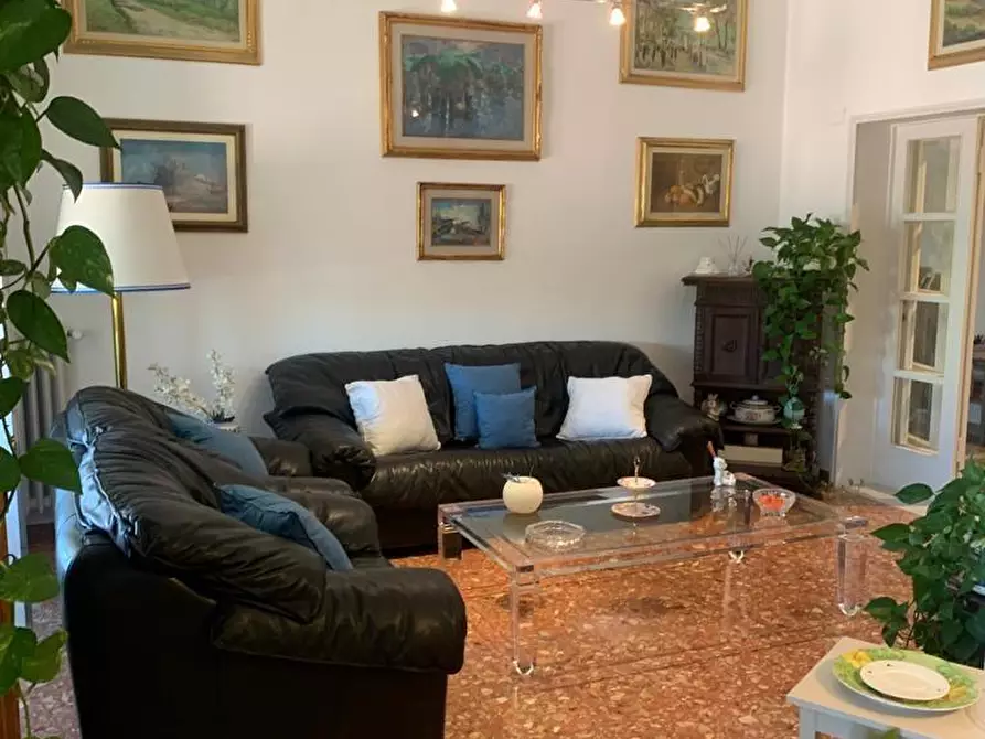 Immagine 3 di Appartamento in vendita  a Livorno