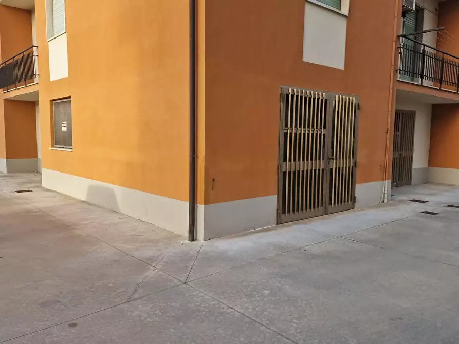 Immagine 1 di Garage in vendita  a Santa Croce Sull'arno