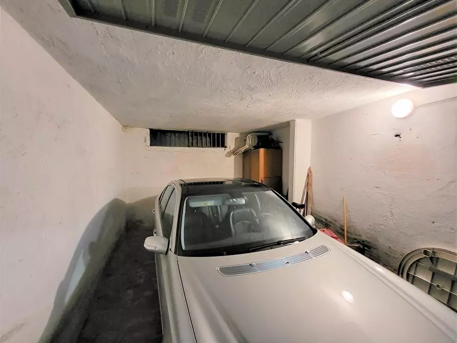 Immagine 20 di Appartamento in vendita  a Massa