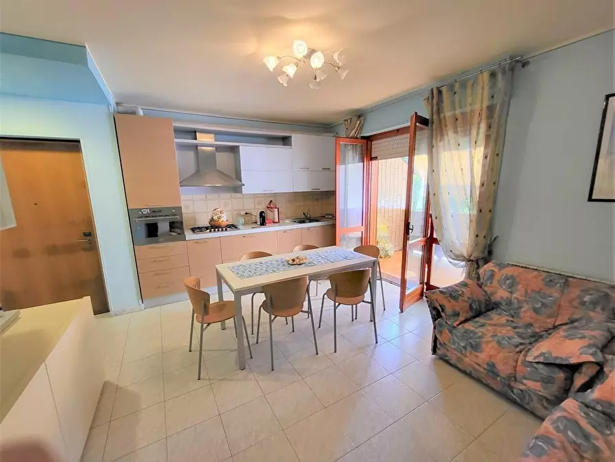 Immagine 2 di Appartamento in vendita  a Massa