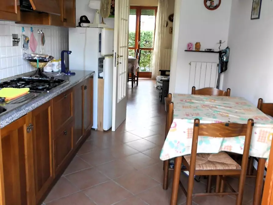 Immagine 19 di Appartamento in vendita  a Massa