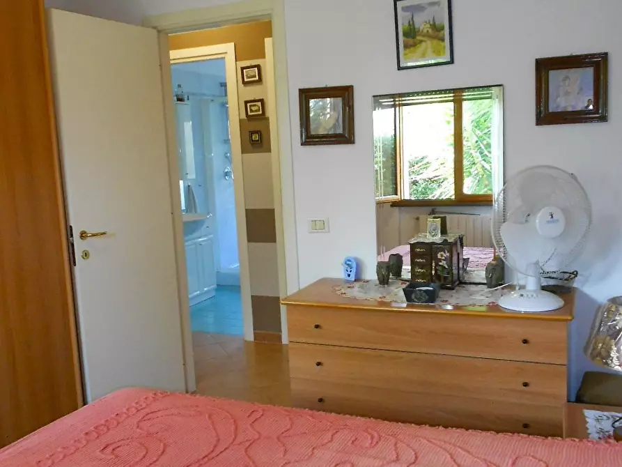 Immagine 22 di Appartamento in vendita  a Massa