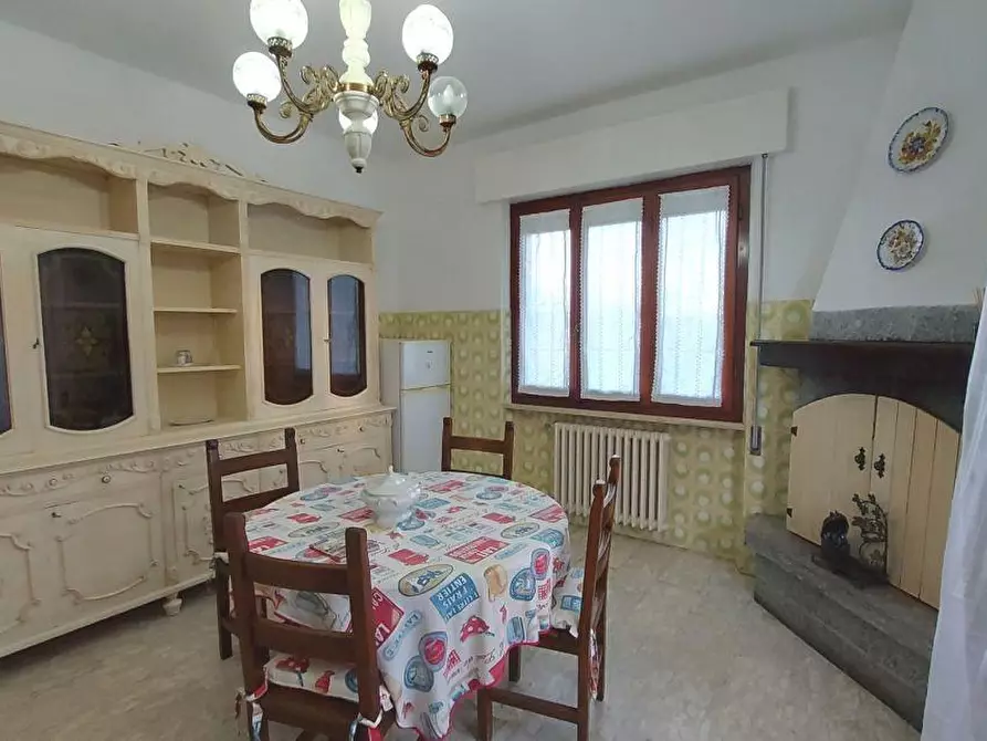 Immagine 11 di Casa semindipendente in vendita  a Massa