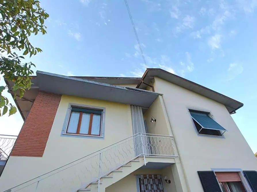 Immagine 5 di Casa semindipendente in vendita  a Massa