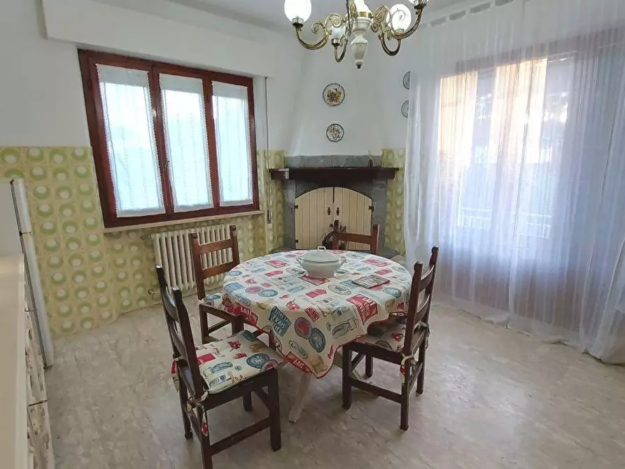 Immagine 9 di Casa semindipendente in vendita  a Massa