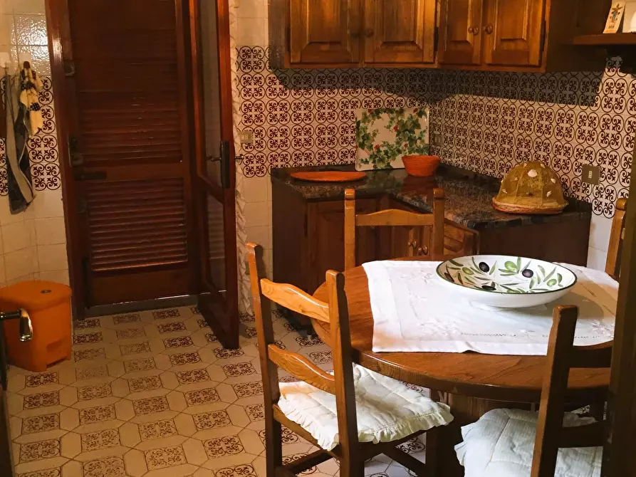 Immagine 12 di Villa in vendita  a Massa