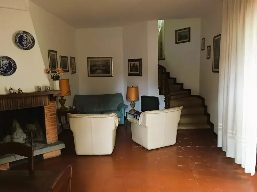 Immagine 9 di Villa in vendita  a Massa