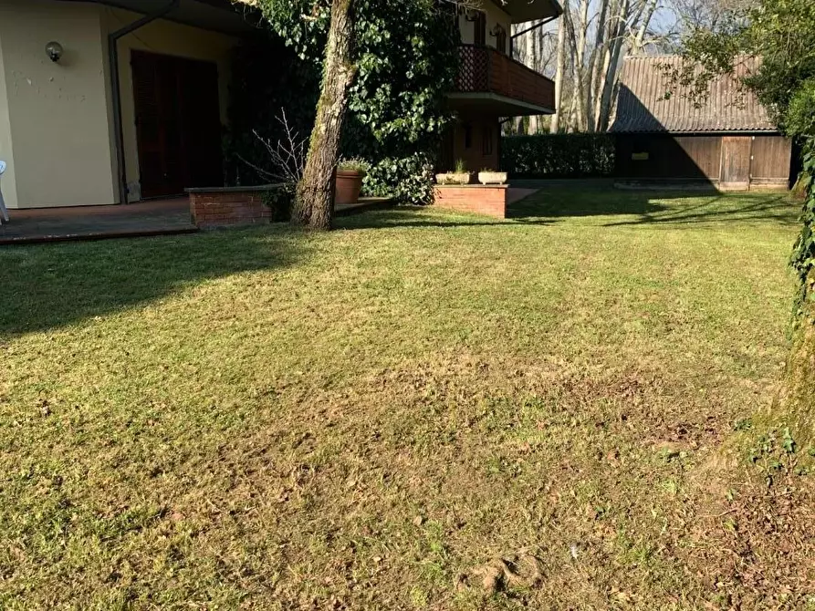 Immagine 23 di Villa in vendita  a Massa