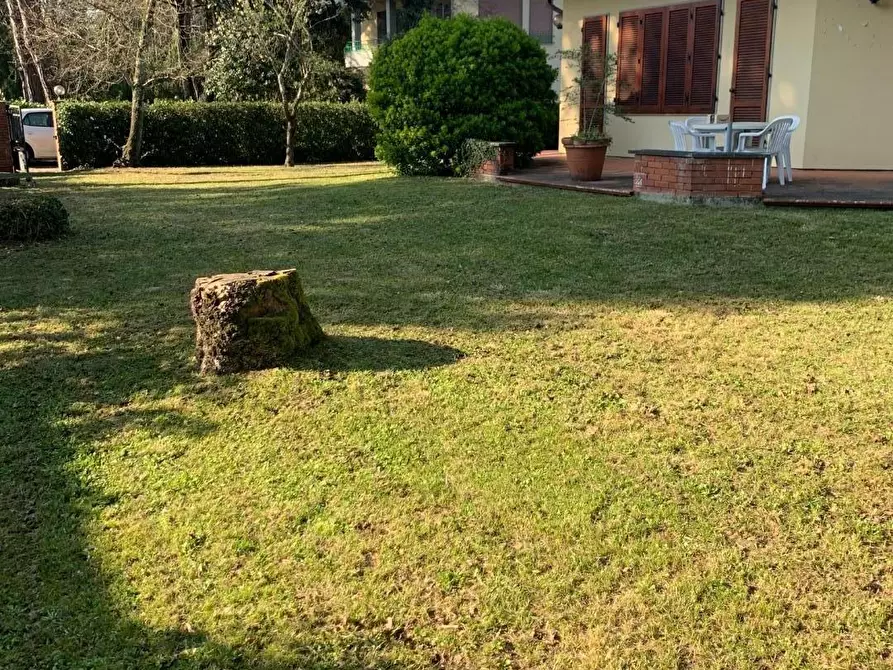 Immagine 24 di Villa in vendita  a Massa