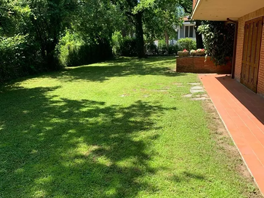Immagine 20 di Villa in vendita  a Massa