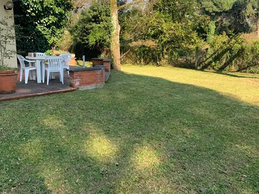 Immagine 22 di Villa in vendita  a Massa