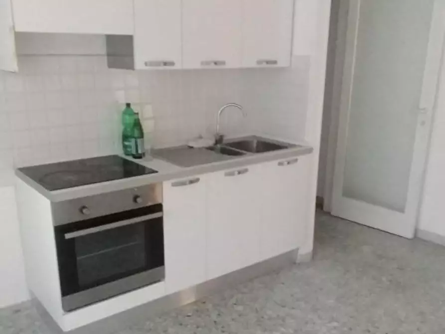 Immagine 2 di Appartamento in vendita  a Massa