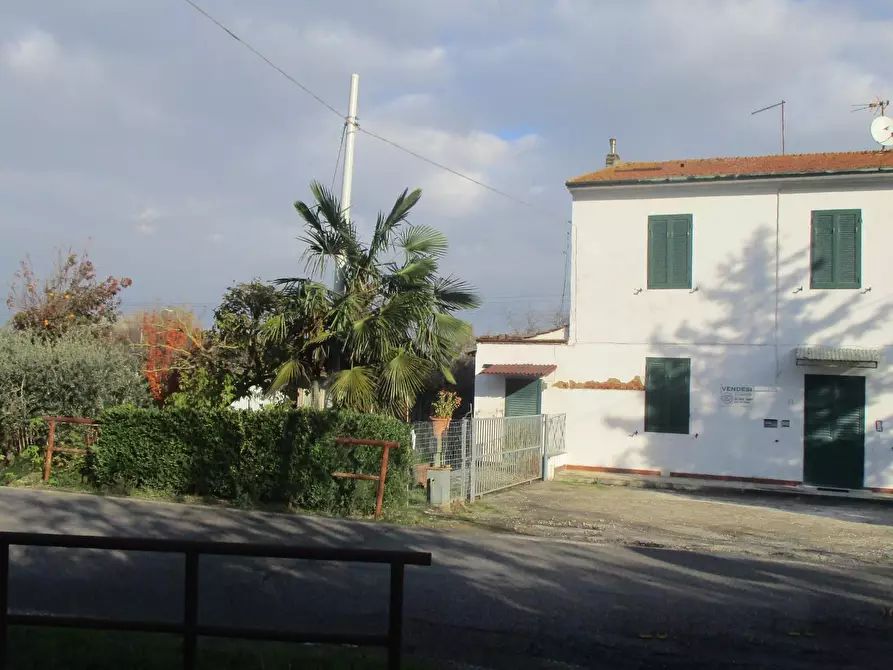 Immagine 1 di Porzione di casa in vendita  a Pontedera