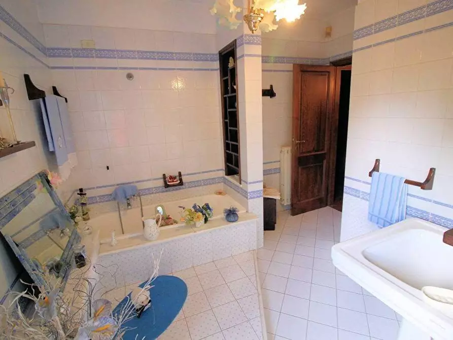 Immagine 10 di Casa colonica in vendita  a Terricciola