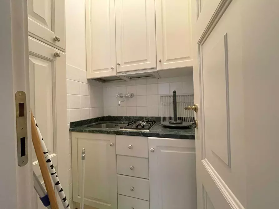 Immagine 2 di Appartamento in vendita  a Siena