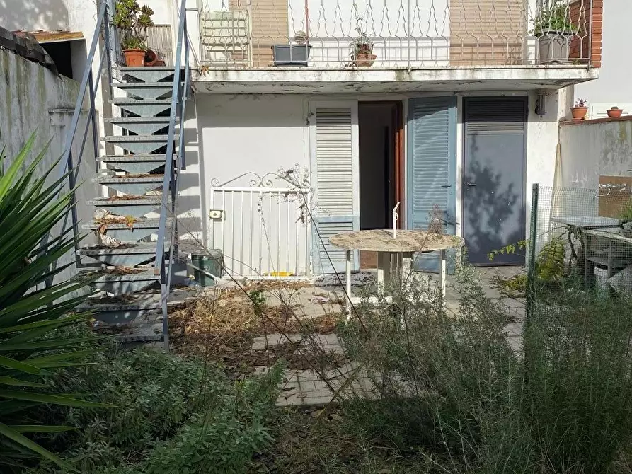 Immagine 6 di Porzione di casa in vendita  a Viareggio