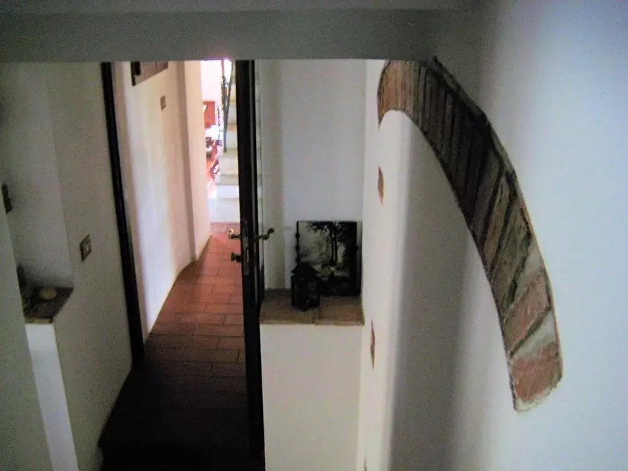 Immagine 22 di Casa colonica in vendita  a Camaiore